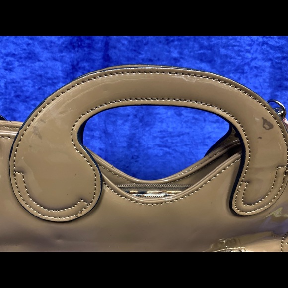 Guess Purse - Picture 3 of 8